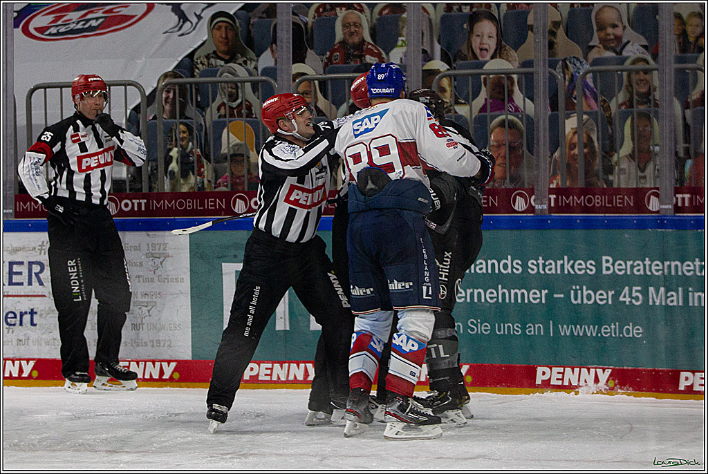 PENNY DEL;  Koelner Haie - Adler Mannheim; Koeln, 08.04.2021